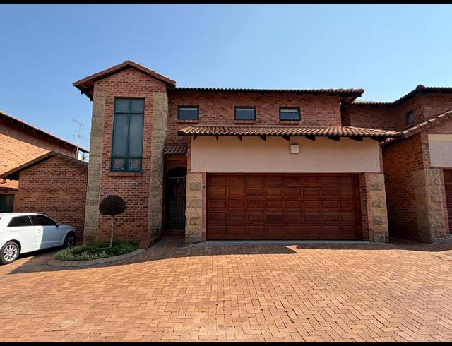 3 BEDROOM SECTIONAL TITLE FOR SALE IN MEYERSDAL